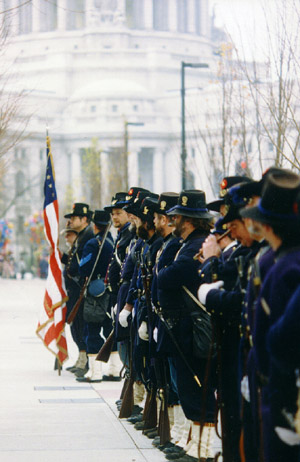 madison holiday parade98 3.JPG (54100 bytes)